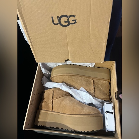 SOLD ❌ locally BNIB Ugg ultra mini classic platform size 8 chestnut - Picture 2 of 3